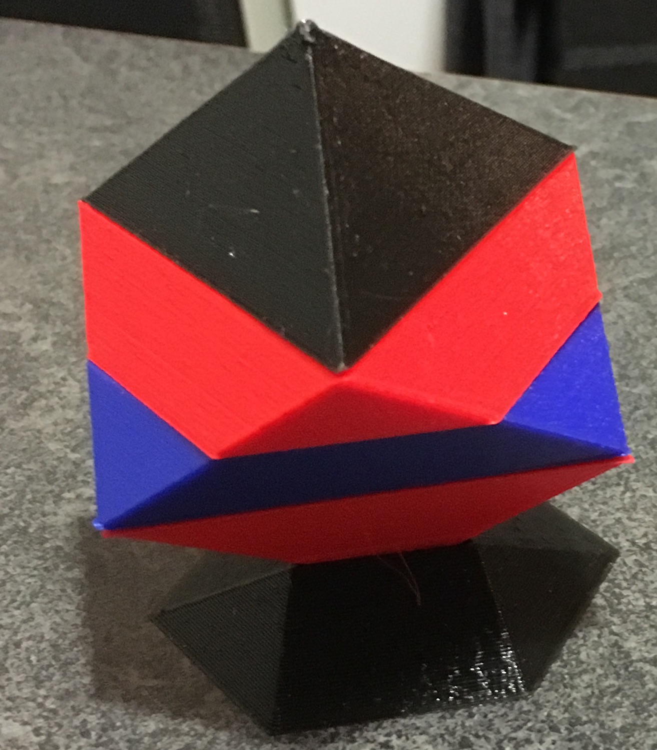 Cube tranché issu du Tangente 181 : Les facéties géométriques du cube